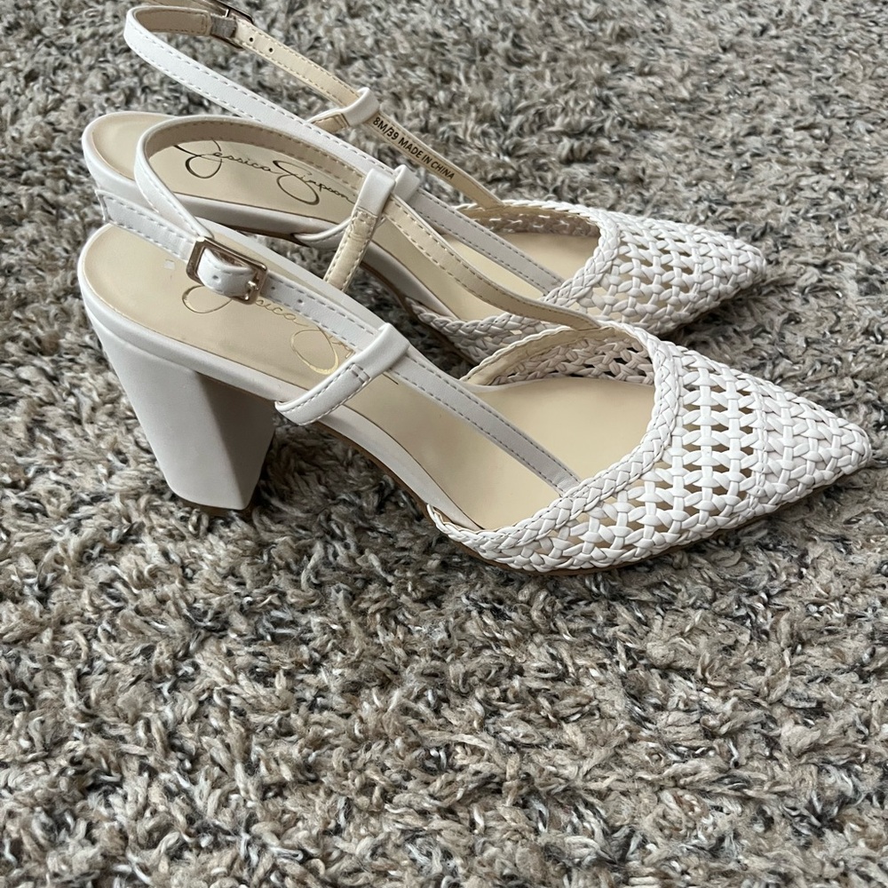 Jessica Simpson Cream Pointed Toe Heels